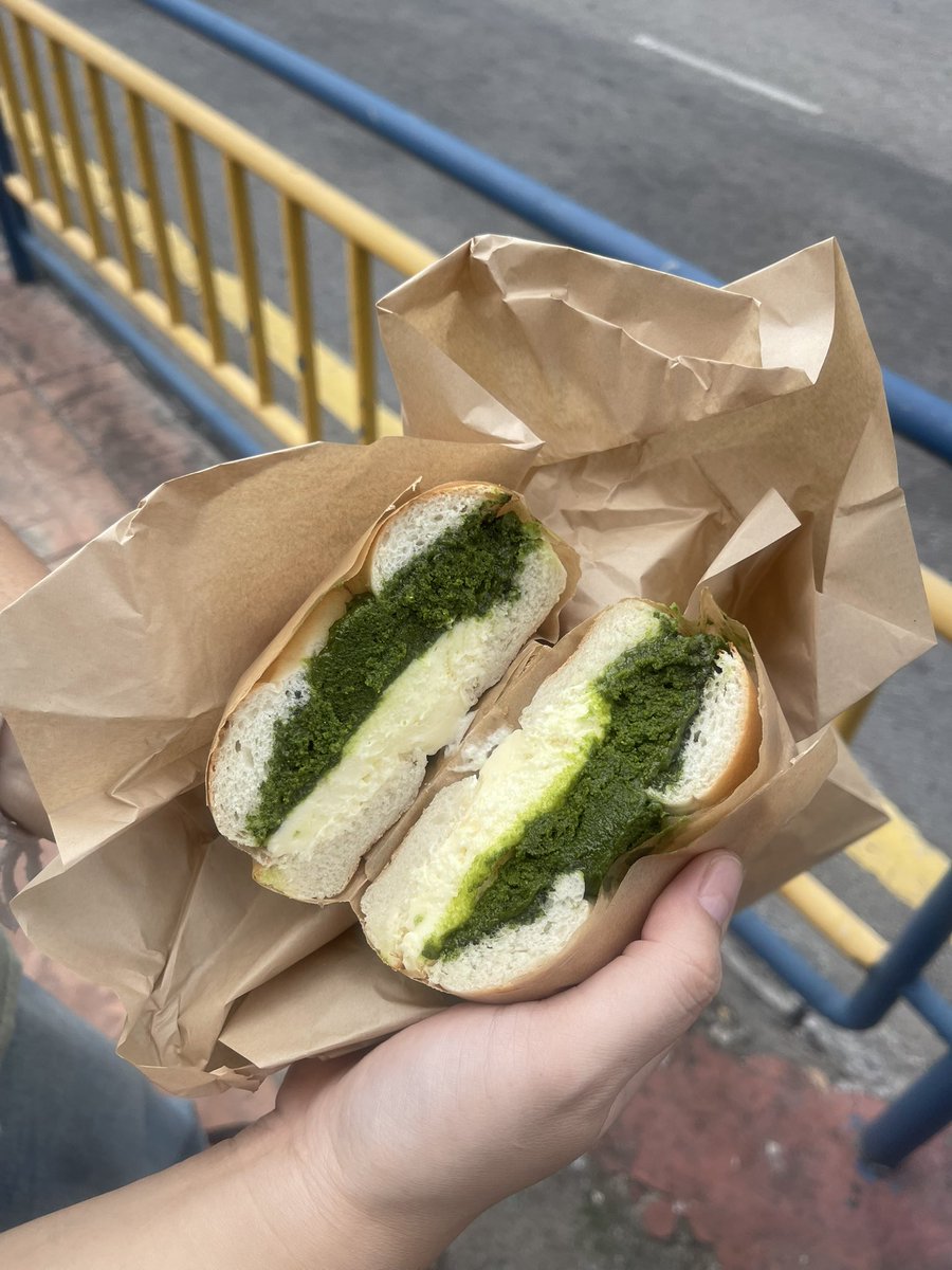 thisismjtp's tweet image. ทุกคนไปปีนังหอบอะไรกลับบ้านกันคะ ทางนี้หอบเบเกิ้ลจำนวนมากกลับบ้าน long live joja bagels!!!!! 🥯❤️‍🔥✌️