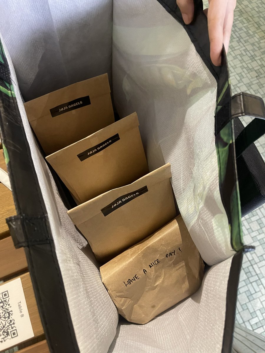 thisismjtp's tweet image. ทุกคนไปปีนังหอบอะไรกลับบ้านกันคะ ทางนี้หอบเบเกิ้ลจำนวนมากกลับบ้าน long live joja bagels!!!!! 🥯❤️‍🔥✌️