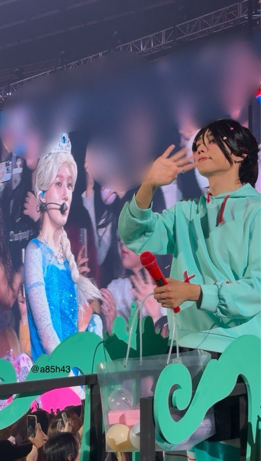 선우를 찍다보니 전광판에 공주님 등장이요