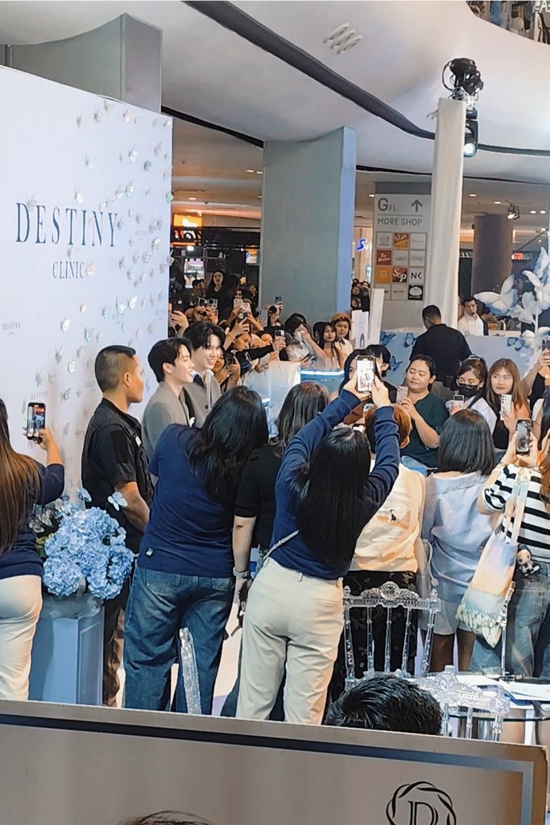 phikhem's tweet photo. [ 01.02.68 ] งานแรกของปีที่ได้เจอกัน มีความสุขที่ได้ยืนมองแก2คนอยู่ตรงนี้เสมอนะ🤍🤍 @yinyin_anw @warwanarat 

#FriendsofDestinyYinWar
#yinyin_anw #warwanarat #หยิ่นวอร์ https://t.co/27hL8O98Vv