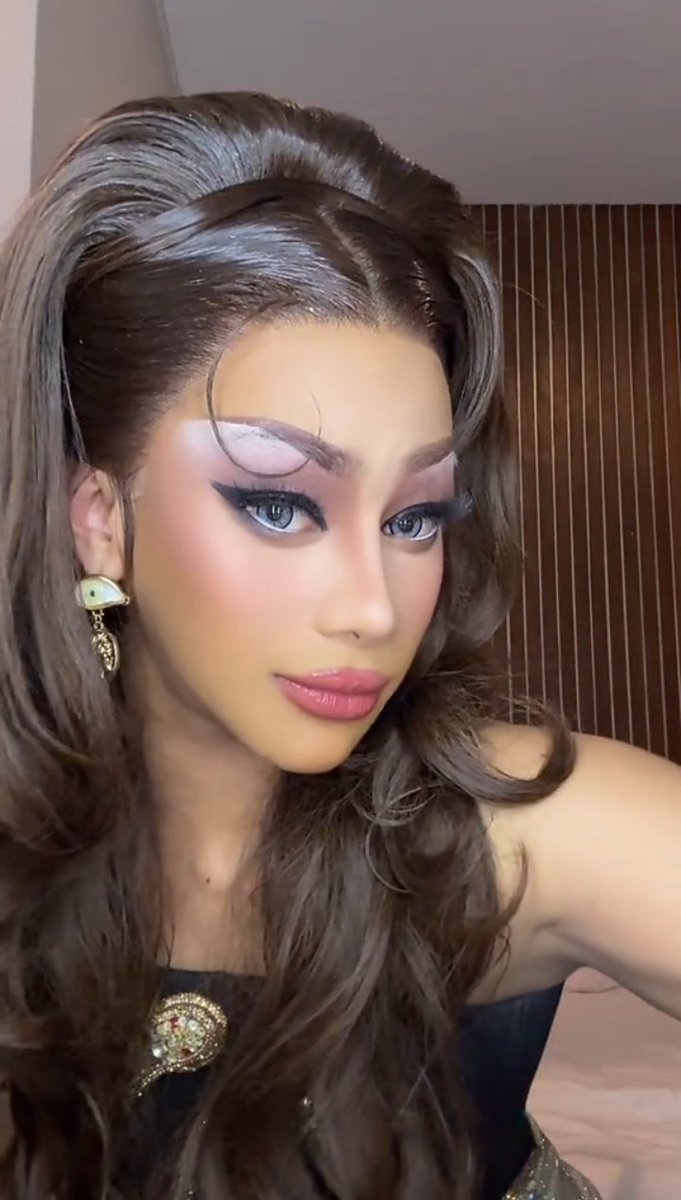 maxiebela's tweet photo. she's so fucking gorgeous https://t.co/8ogeYrAJOl
