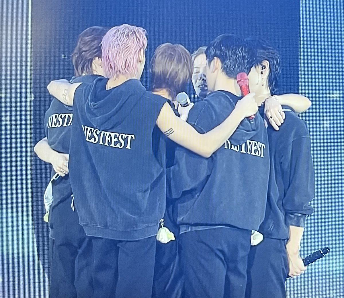 tuanxcoco's tweet image. Mark is crying and GOT7 is hugging him 😭