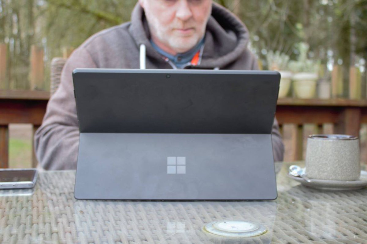 Attention tech lovers! Brace yourselves for some exciting news - the Surface Pro 11 just got even better with the Intel Core Ultra 2 now available. Check out 

k3vs8it.blogspot.com/2025/01/import… for more details.
#Surface #Copilot+PC 🚀