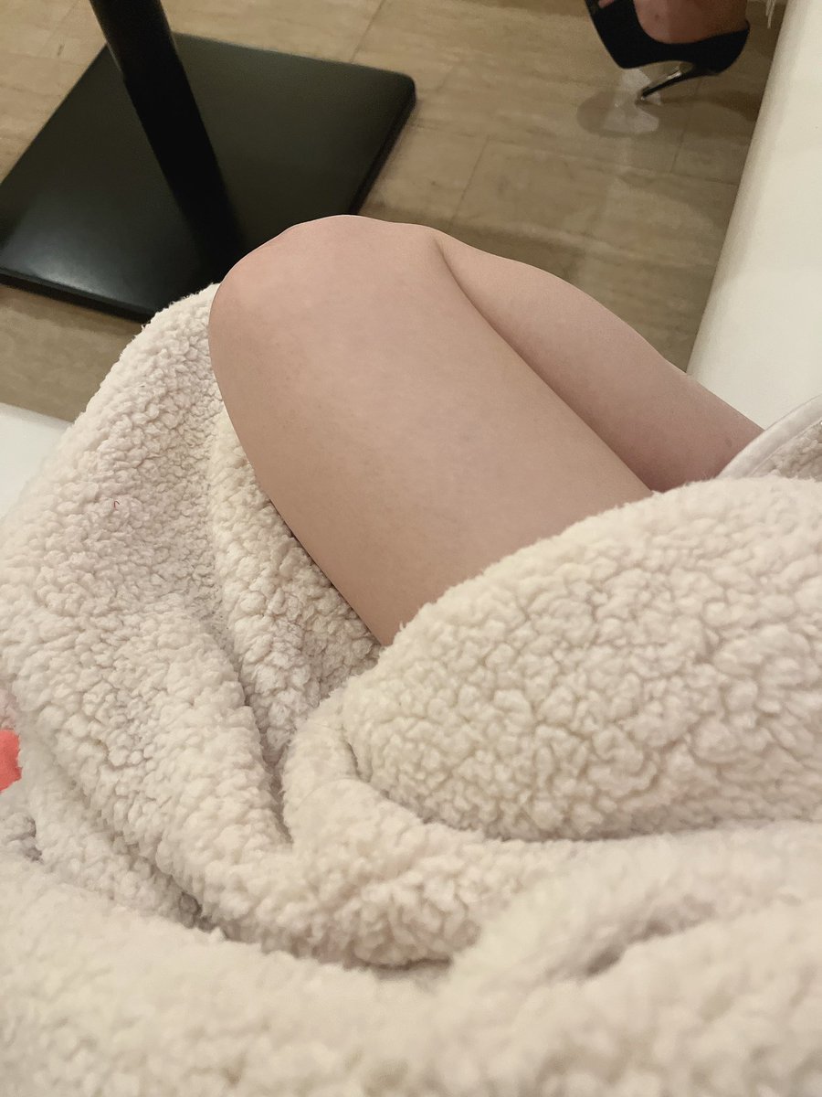 モコモコブランケットつかってる☺️

#脚フェチ
#脚
#あし
#脚フェチさんと繋がりたい
#ストッキングフェチ
#生足