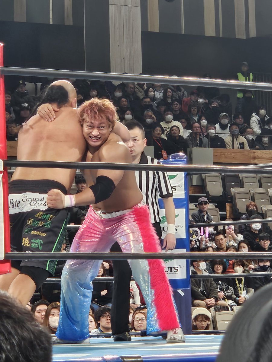 Maaa76Wss's tweet image. 5時間半かけて、今日の14時に青森に着いて、無事に翔太と写真が撮れたので約12時間かけて夜行バスで東京帰ります🫰撮影の時、メルモだあ😁って気づいてくれて会話できたし、頑張ってひとりで来た甲斐あって幸せすぎたのです( ´˘` )💕何故かレッドシューズさんにガン見された 笑 #海野翔太 #njpw