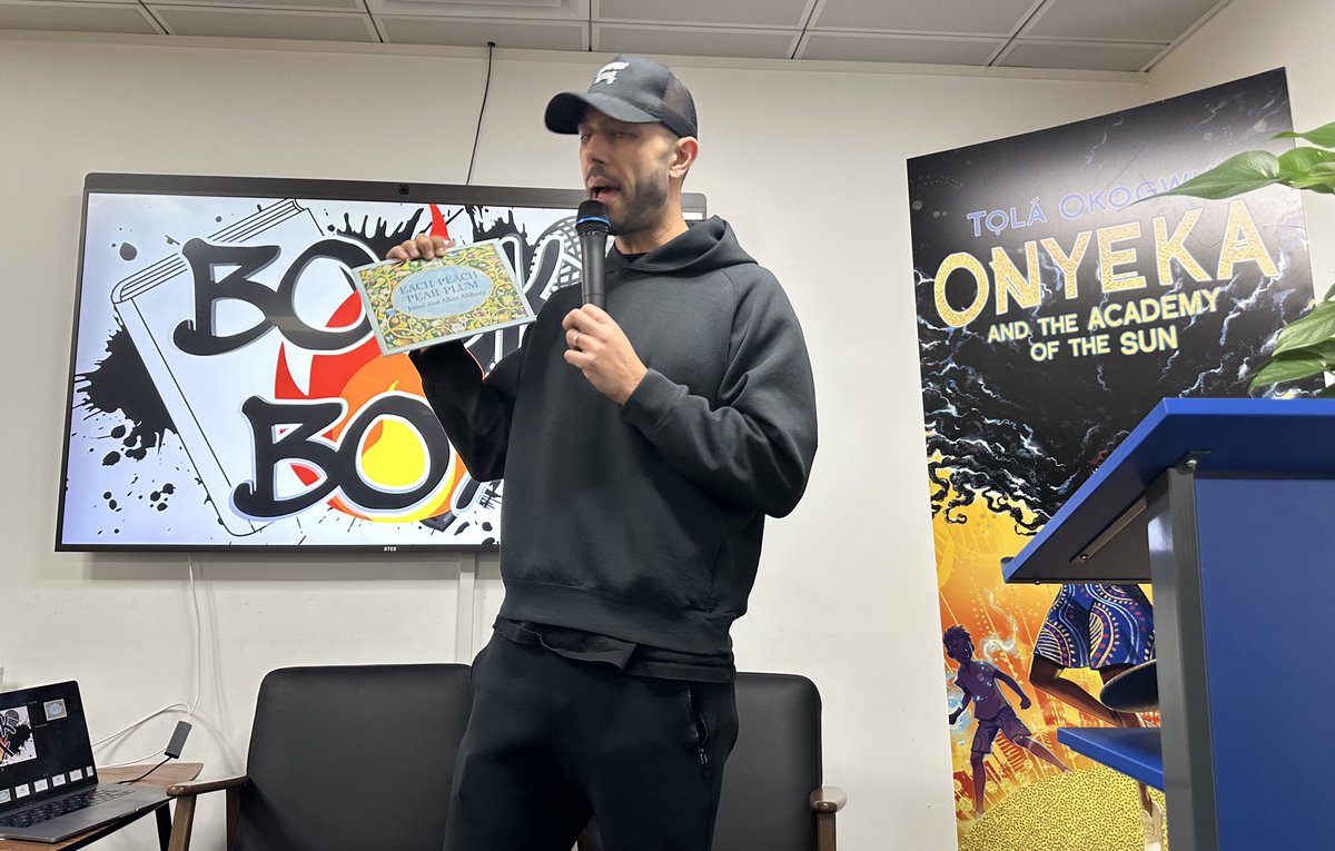 Started the day off by rapping two of my favourite books with the incredible MC Rapper! EPIC doesn’t even cover it! <a href="/simonkids_UK/">Simon & Schuster Children's Books</a>