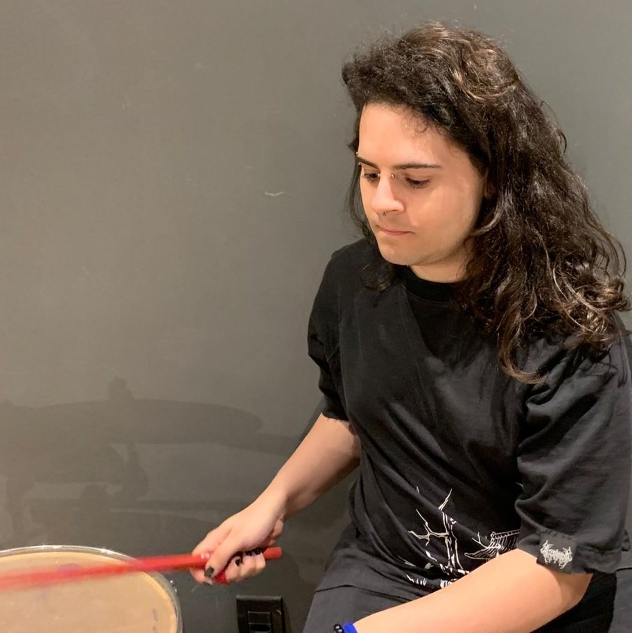 prsnc_banda's tweet photo. Frederico:

Natural de Pelotas, nascido no dia 23 de Setembro de 2000 (24), Frederico Schaun ocupa na posição como nosso baterista e trazendo referências de bandas como Avenged Sevenfold, Motionless In White entre outras do emo/metalcore anos 2000 á 2010. https://t.co/PXtsTiKf3M