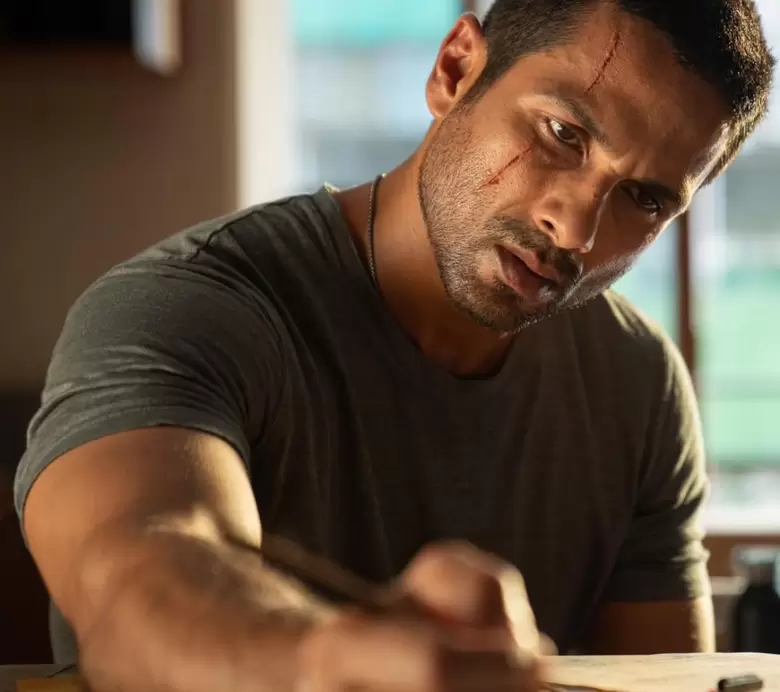 HardyShanatic's tweet photo. Watched #Deva and it took me time to just absorb the different shades of Shahid in this movie. Been a @shahidkapoor fan since the 2010s, but he's on another level now. It's surreal how this man can toy with your emotions, showing so much range within a span of a minute. https://t.co/iMfermpxI8