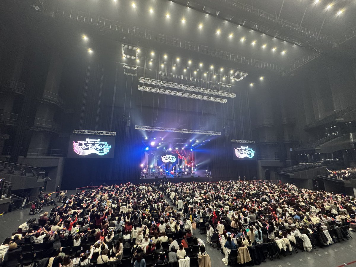 人気の大学生観に行ったら超大物歌手が会場揺らしてた