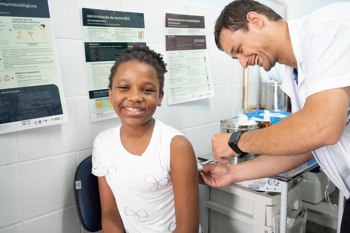 prefeiturajf's tweet image. 💉MAIS UM DIA D DE VACINAÇÃO CONTRA A DENGUE 🦟

✅ Neste sábado, 1, procure a UBS mais próxima ou vá até o DSMGCA, das 8h às 13h.

O público alvo são crianças e adolescentes de 10 a 14 anos. Vamos proteger nossas crianças! 

#vacina #diaD #dengue #pjf #juizdefora