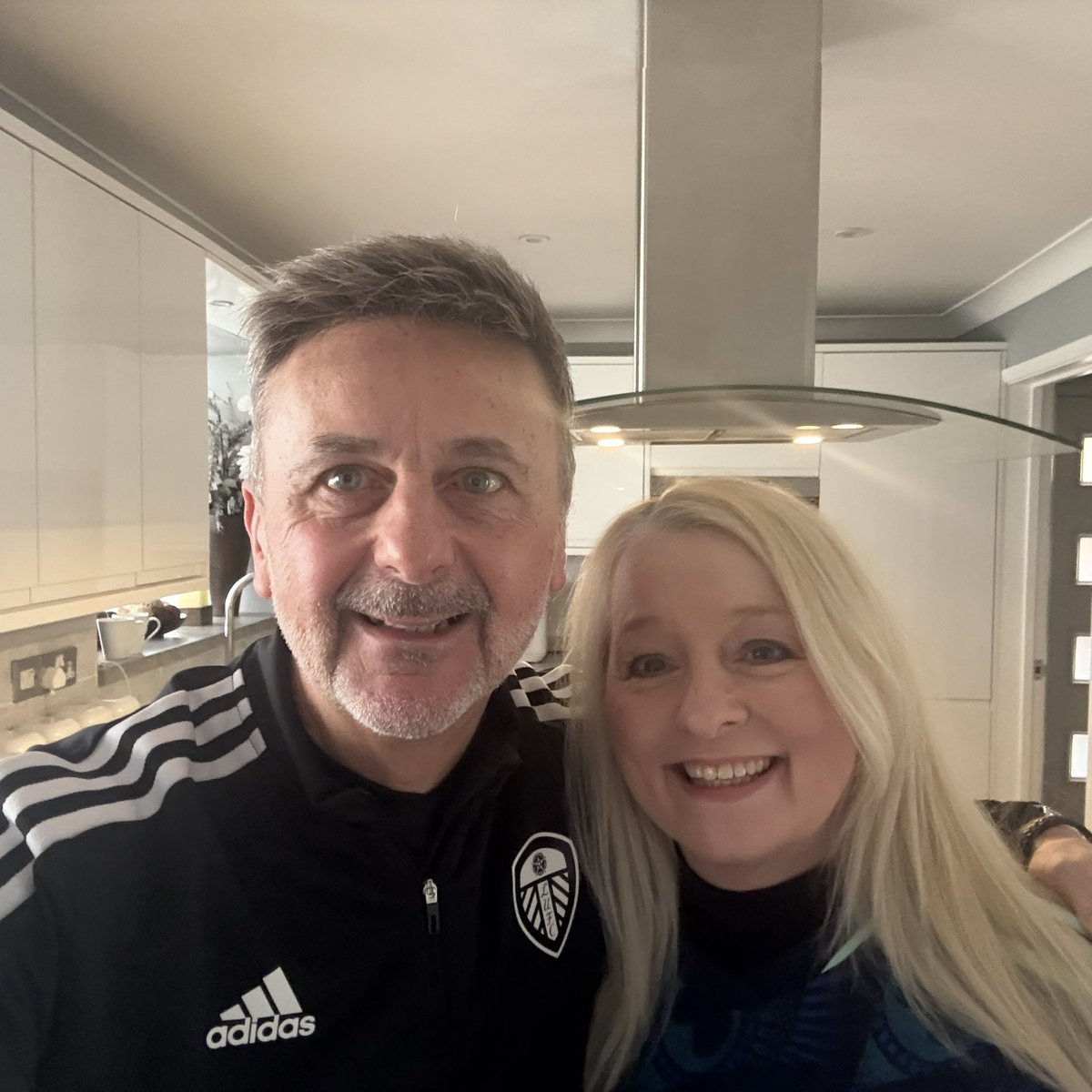 NigeSlatcher's tweet photo. Not often we get a 3pm kickoff on a Saturday but that’s not the biggest shock…. Mrs S was actually ready before we needed to leave home! 😳😁
Here is hoping for another Leeds home win⚽️🤞#ALAW https://t.co/9tU21xTY9s