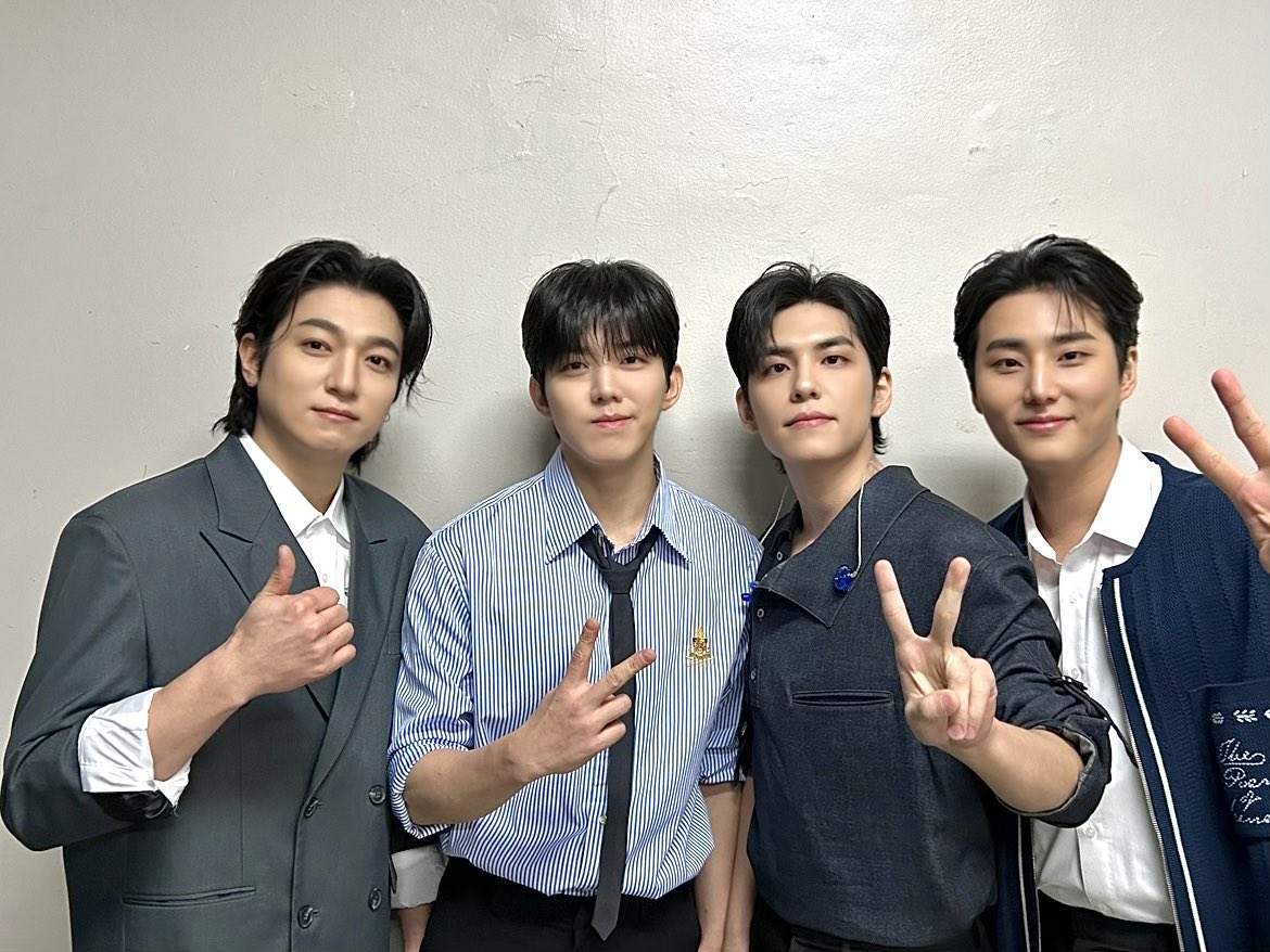 day6official's tweet photo. [ #DAY6_BEHIND ]

오늘 자 데식이들. 정말 너무 좋은 느낌을 줌 ₊‧
ㄴ 밥자님 케자님 필자님 돈자님 👑

텐션 🆙 제대로 된!
최고로 신난 부산 FOREVER YOUNG 🫰🫢

#DAY6 #데이식스
#DAY6_3RD_WORLDTOUR
#FOREVER_YOUNG
#Band_Aid
#녹아내려요 https://t.co/2sFVPsTSF1