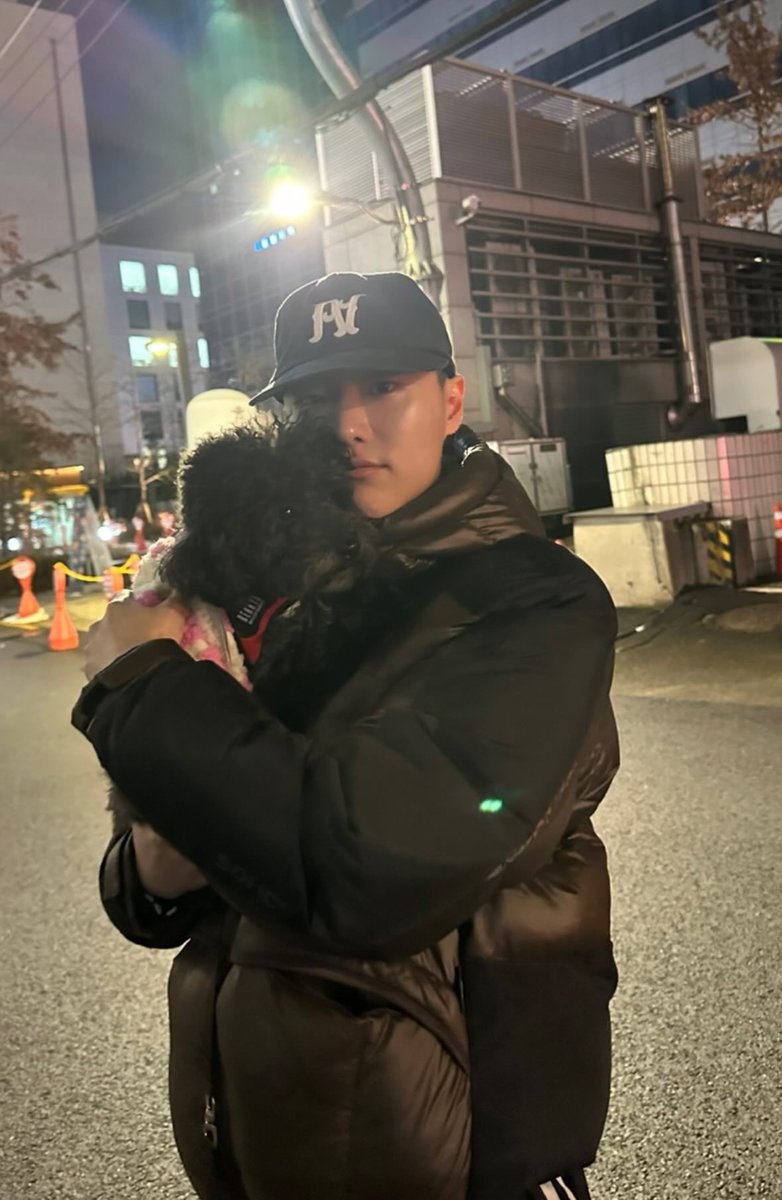 judyxxn's tweet photo. 많이 긴다리 파다닥 여니랑 
뽀글 긴다리 견동이의 만남 귀여워서 ㅁㅊ겟음 https://t.co/PTGTW7E14P