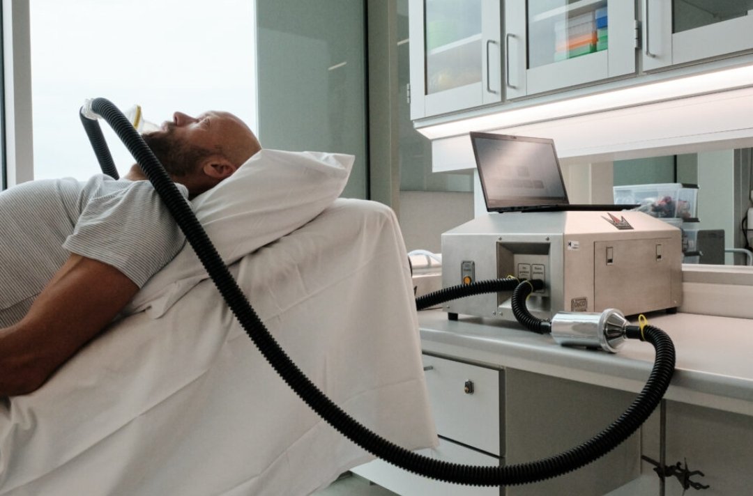 UCI is due to make its decision on the use of carbon monoxide rebreathers in cycling. Are these devices really worth it? Do they make a significant additional difference to overall performance after training at altitude? Clinical trials are inconclusive.
open.substack.com/pub/2wheelchic…