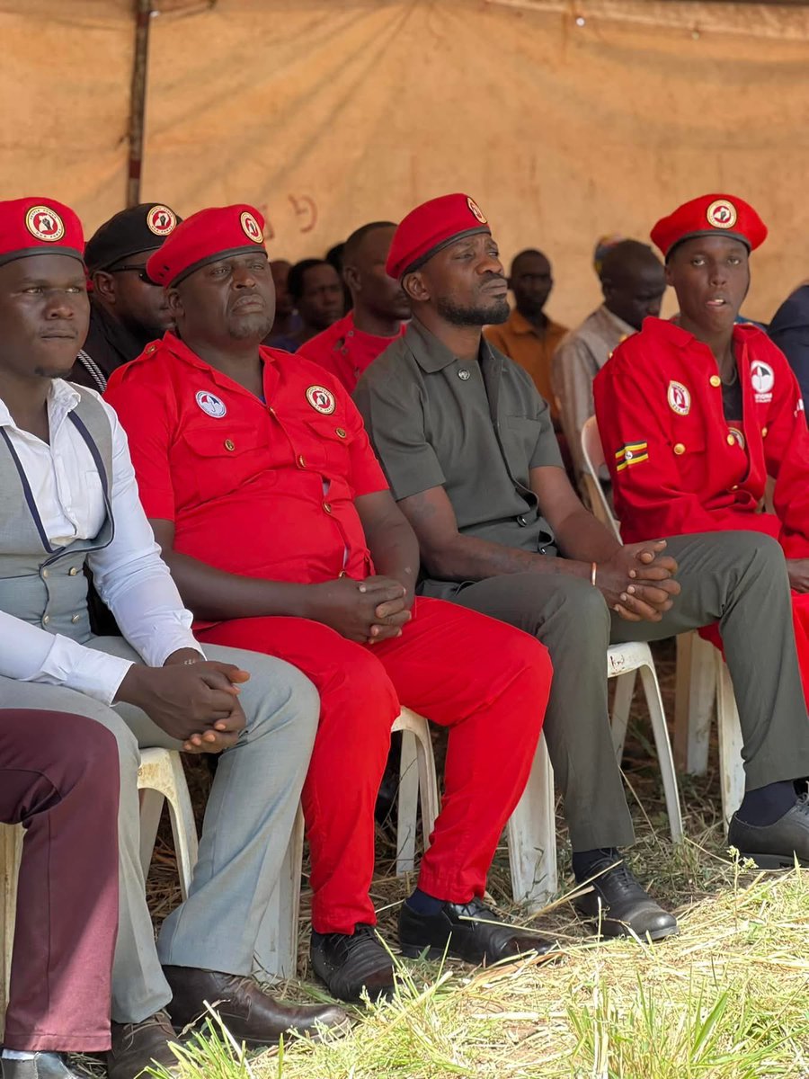 HajjatiSmart's tweet photo. Olwalelo H.E Bobi Wine nabakulembeze ba NUP abalala awamu ne ba footsoldiers bali #Otuke/Lango Sub-Region mukuwerekera comrade Ubuntu aka northern Bobi eyatuvude kumaso. Omukama amulamuze kisaππΏππΏ https://t.co/2KKxD9uKxU