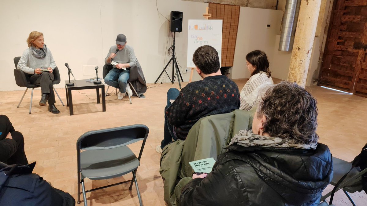 Can Riera ha acollit aquest dissabte 1 de febrer, en el marc del Tiana Llegim, la presentació del llibre "Des del riu fins al mar" del poeta palestí Samer Abu Hawwash.