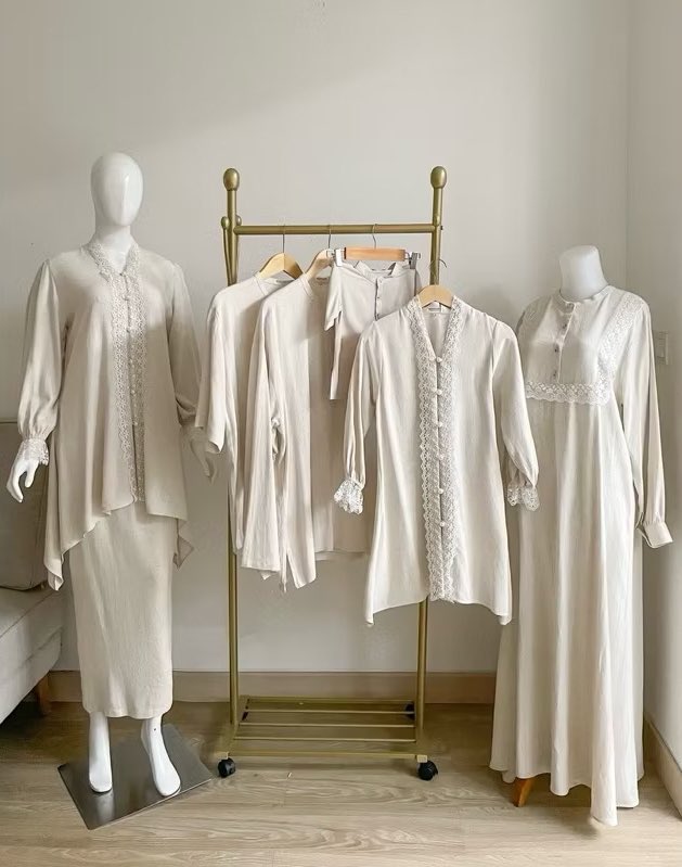 ichfuyu's tweet photo. 1 bulan menuju ramadhan, yang lagi nyari BAJU RAYA, stop scrolling🙌 

aku mau spill koleksi TERBARU &amp; LIMITED lebaran 2025, ada sarimbit keluarga, dress, tunik, one set &amp; model kurung, harga AFFORDABLE dgn GOOD MATERIAL 😻🫶🏻 https://t.co/koCCEfbdkZ