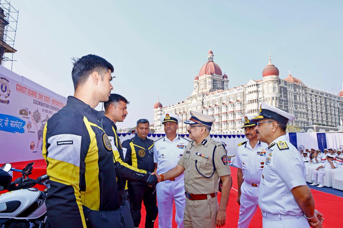 IndiaCoastGuard's tweet photo. As a part of 49th #ICGRaisingDay2025 celebrations, the landmark motorcycle
expedition #SentinelsOfTheSea : #SarhadSeSamandar culminated at the iconic #GatewayofIndia #Mumbai !
Shri Vivek Phansalkar, IPS @CPMumbaiPolice graced the occasion as Chief Guest in presence of ADG Anil Kumar Harbola, PTM, TM #CGC (Western Seaboard),
IG Bhisham Sharma, PTM, TM #COMCG (West) and motivated our brave bikers.
Organized by @IndiaCoastGuard Regional HQs #West, in collaboration with #TriumphMotorcycles @IndianOilCorp #IOCL & Blossom Industries, the rally covered over 2300 Kms stopping at various coastal cities & villages, promoting GoI initiatives like #FitIndiaMovement #BetiBachaoBetiPadhao & #SwachhBharatAbhiyan.
Kudos to our riders for their dedication & perseverance!
#IndianCoastGuard
#ForTherRide
#WeProtect