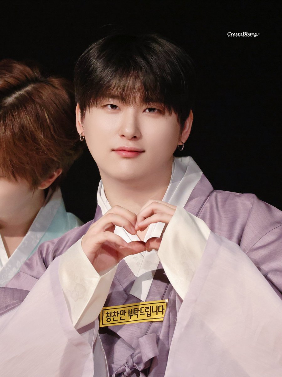 250201 위드뮤
새해 칭찬 많이 받으세요 😆
#우빈 #WOOBIN #ウビン 
#크래비티 #CRAVITY