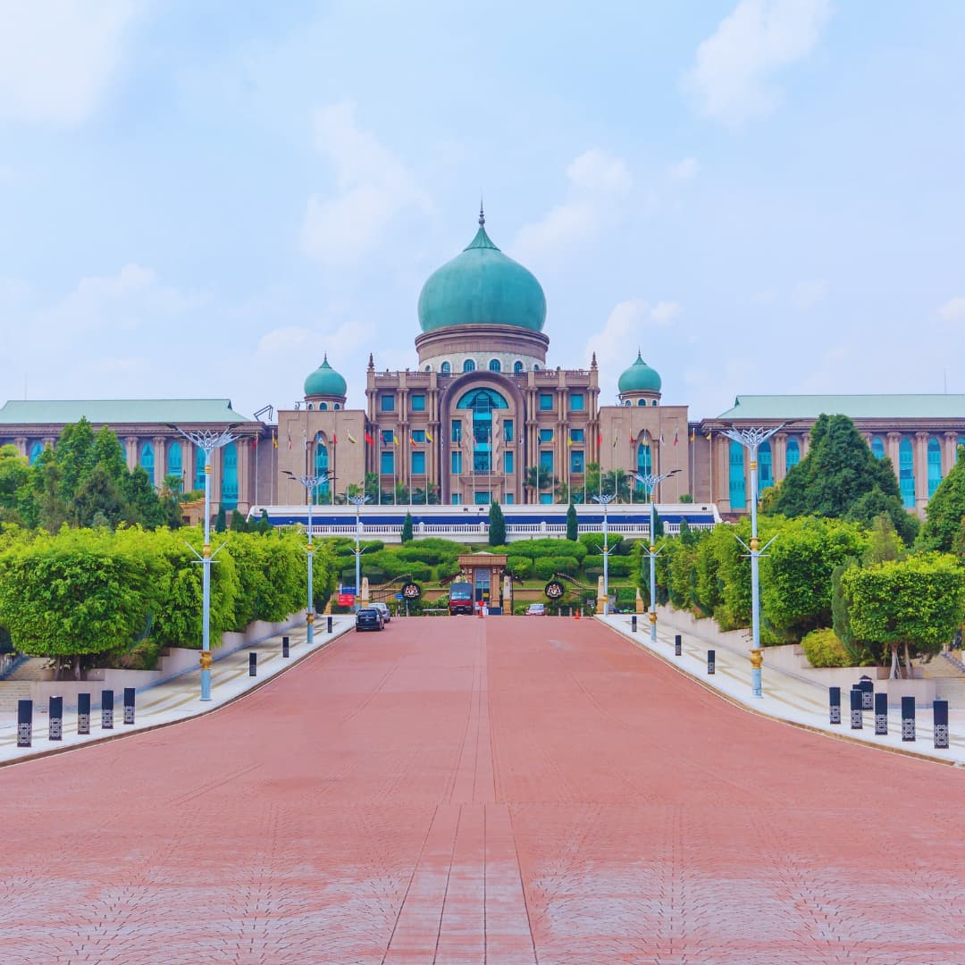A masterpiece by design, a symbol of governance and elegance.

Selamat Hari Wilayah Persekutuan!

📍Perdana Putra, Putrajaya 

#VisitMalaysia2026
#MalaysiaTrulyAsia
#CutiCutiMalaysia
#SurrealExperience
#Putrajaya