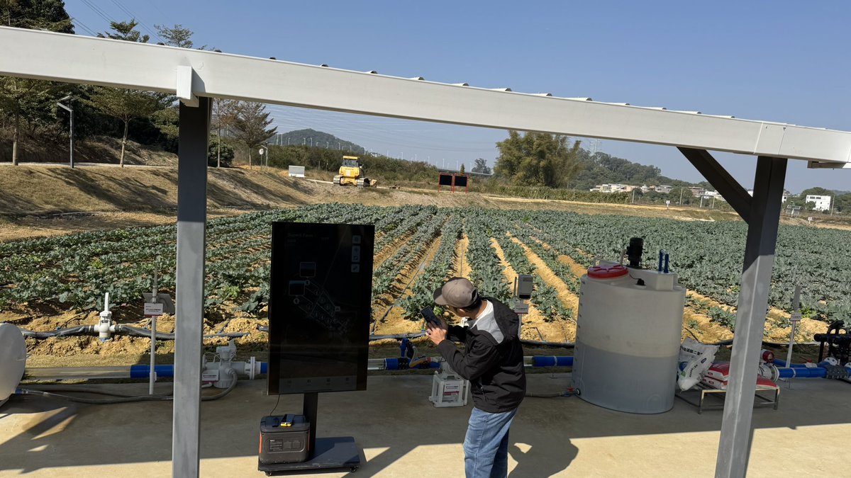 Visited XAG in Guangzhou, a smart agriculture tech company that is on a mission to transform farming. 

With a focus on tackling rural aging, climate change, and water shortages, XAG leverages robotics and AI to help farmers achieve more with less. 🌱

#AI #SDGs #Innovation