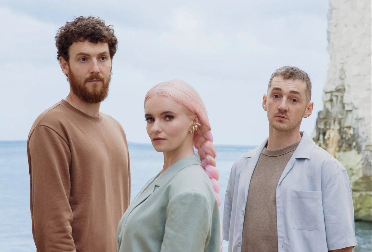 GhettoRadio895's tweet photo. #NP Solo @cleanbandit
Enjoy weekend yako! #MusicMarathon https://t.co/ube39olxQN