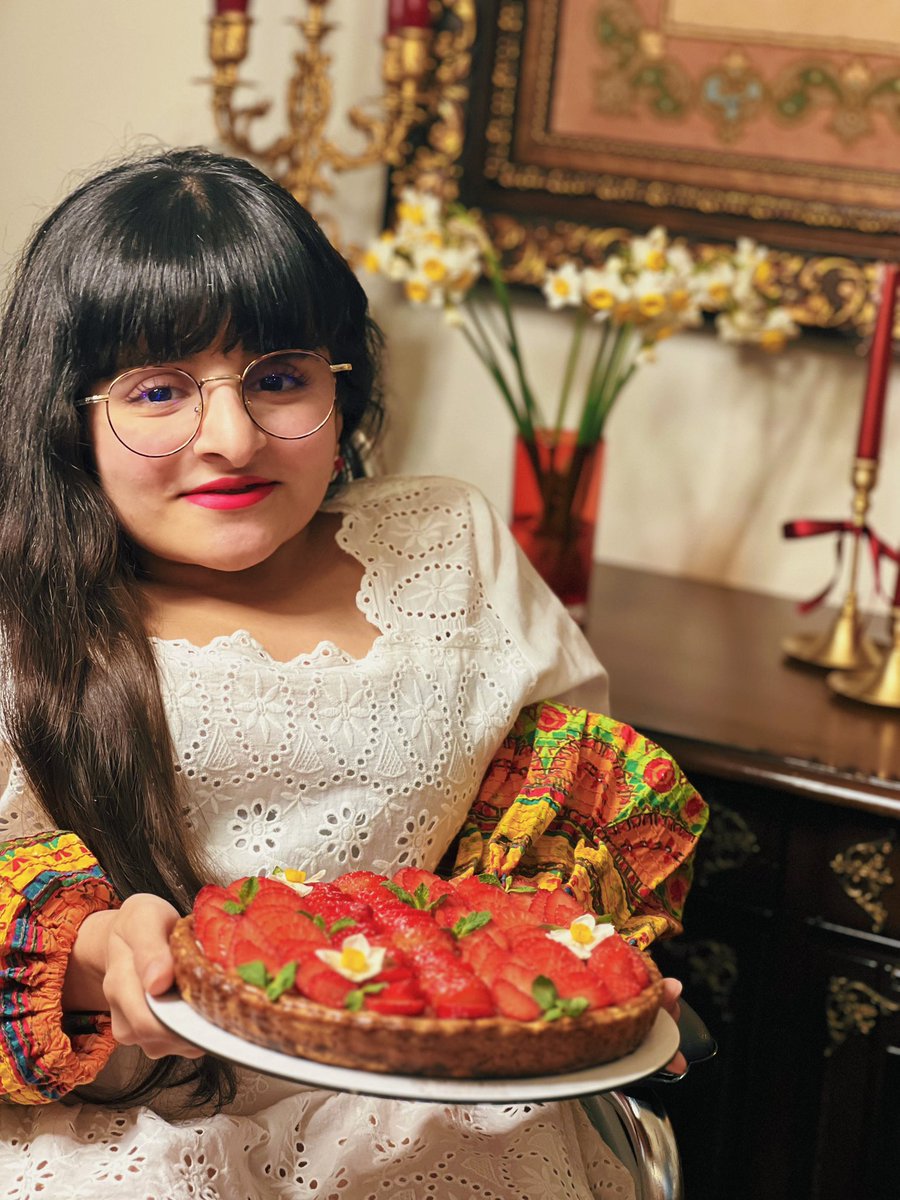 Hastimk1383's tweet photo. بچه ها من تارت توت فرنگی هم میفروشم🍓
قطر تارت ۲۲ سانت
(یه طعم بسیار خاص)🥰
قیمت ۱/۱۵۰❤️😍
میتو��ین از سه روز قبل سفارش بدین✨😋
(مرسی که ریتوئیت میکنین)🥹
#تارت_توتفرنگی #تارت https://t.co/lMbLRXevZj