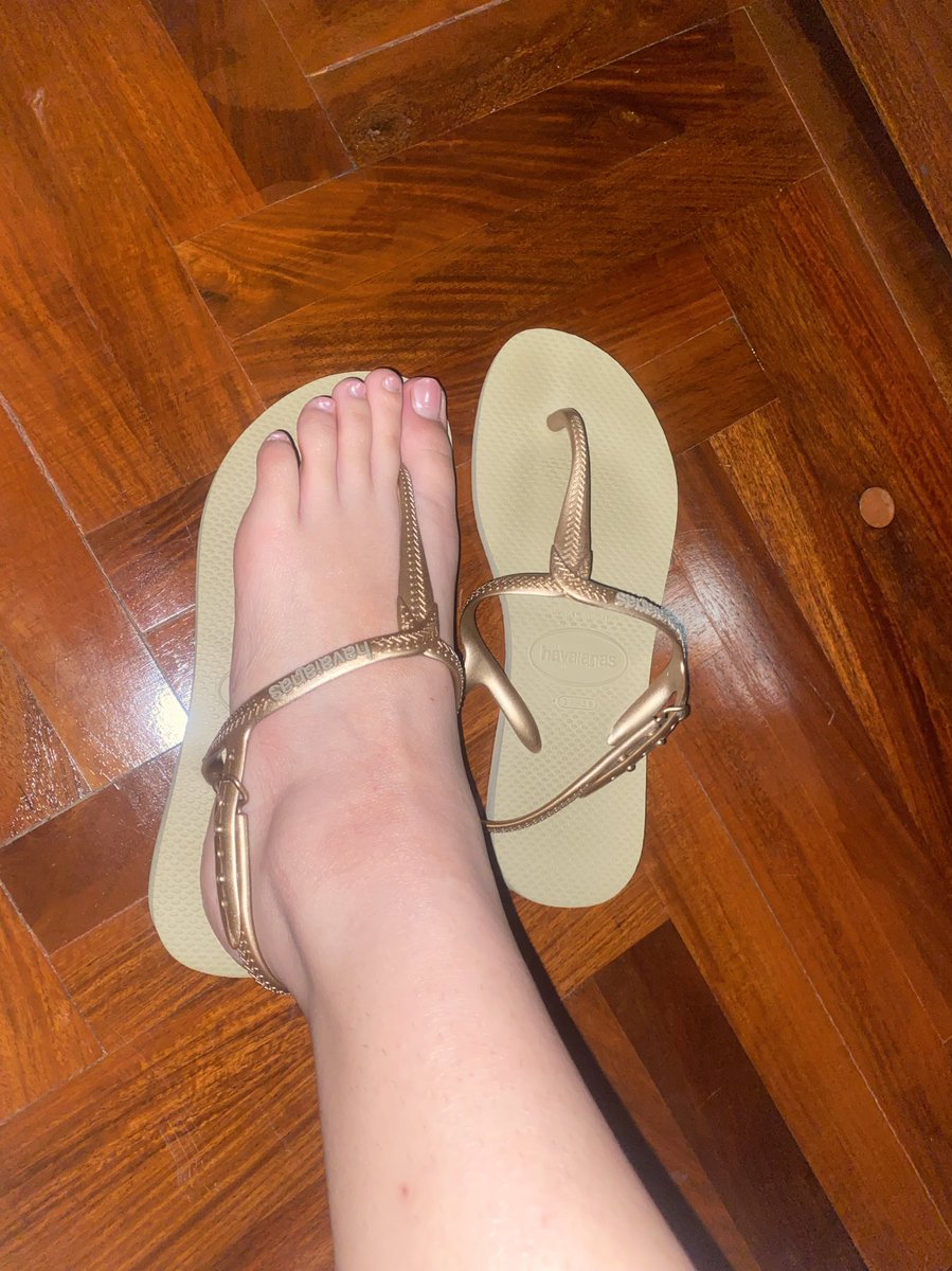 urfallinrose's tweet photo. ส่งต่อhavaianas สีgold ⚜️
สภาพ97% ไม่ค่อยได้ใส่ค่ะ ไม่มีตำหนิ
37-38 ส่งต่อ 450 ส่งฟรี 👱🏻‍♀️🔱🏆

#havaianas #ส่งต่อhavaianas #havaianasส่งต่อ #Holster #ส่งต่อholster #holsterส่งต่อ #รองเท้ามือสอง #รองเท้ามือสองของแท้ #ส่งต่อเสื้อผ้ามือ2 #ส่งต่อ #labottebkk #รองเท้าผ้าใบมือสองของแท้ https://t.co/QcViquAplP