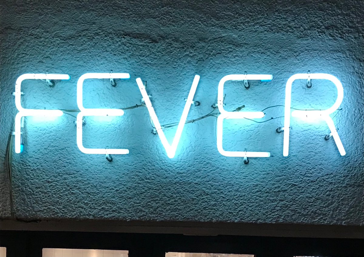 saikyoboy's tweet photo. 新代田FEVERなう。
今日はモノブライトのライブを観る。
期間限定での活動再開ワンマン追加公演
モノブライトを観るのは9年ぶりくらい。
個人的に「ADVENTURE」〜「ACME」辺りの時期に最もハマってたのでその頃の曲あると嬉しい笑
でも結局は、何が来ても楽しいでしょう!!
#モノブライト #MONOBRIGHT https://t.co/czTvNE6Brl