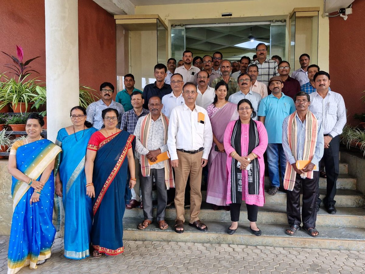 ORSACBBSR's tweet photo. #ORSAC bid farewell to three senior employees yesterday as Senior Scientist Shri Manoj Ku Sanabada, Technical Asst Sri Prabhata Kumar Das and Despatcher Sri Danka Bhagawan took retirement from active duty. We wish them all the best on their retirement life. https://t.co/cjR9ez4TBW