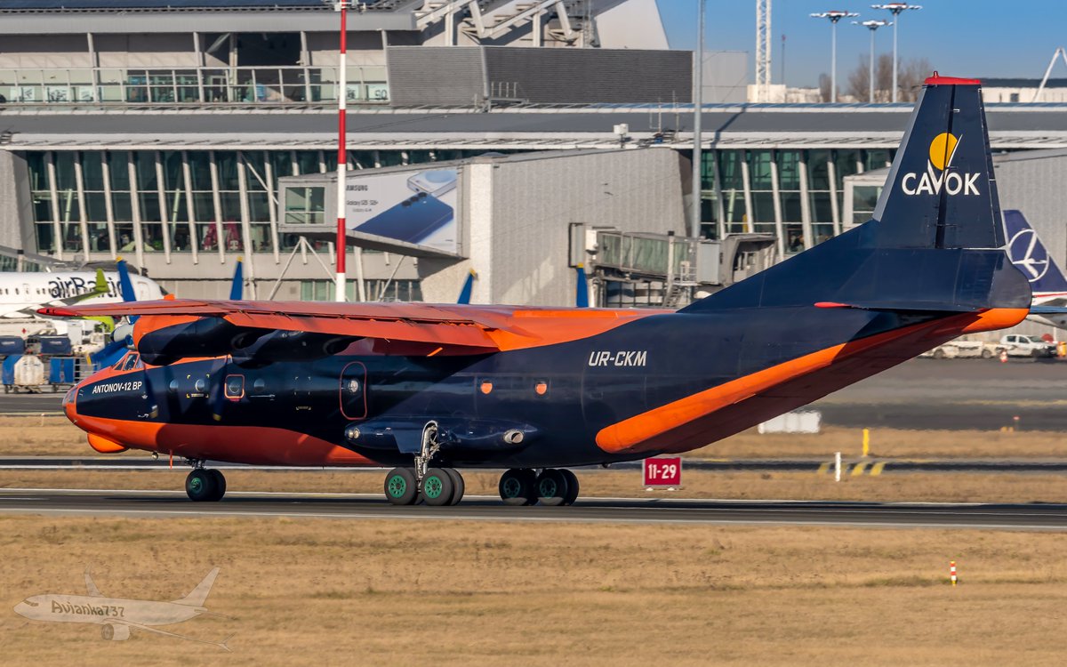 Avianka737's tweet photo. Rare arrival: Antonov An-12BP of CAVOK Air at @ChopinAirport #aviation #planespotting #cavok https://t.co/D5nRZwfVB5