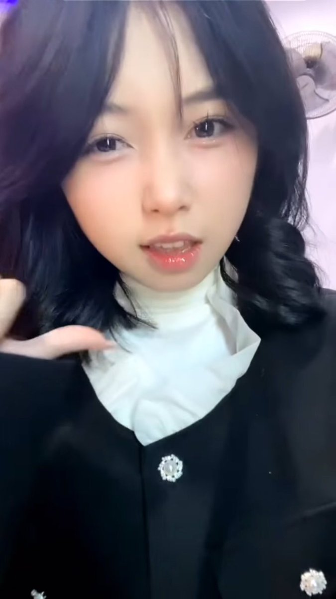 vuminhngocj's tweet photo. Con đĩ thèm cặc Lê Thuỳ Mai đang há miệng chờ cu để bú nhìn mặt ngây thơ nhưng rất thâm lồn thâm vì nhiều người địt https://t.co/cScUaxSNHA