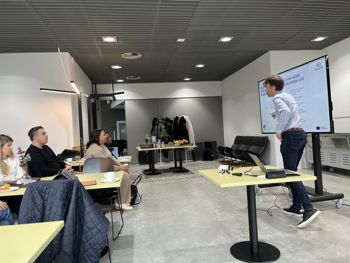 kallelyy's tweet image. We have a joint seminar with Aalto DIME department and #Case #DBA  program and LUT Management department on process theory and system dynamics. Kimmo Karhu in action. Cool stuff!
