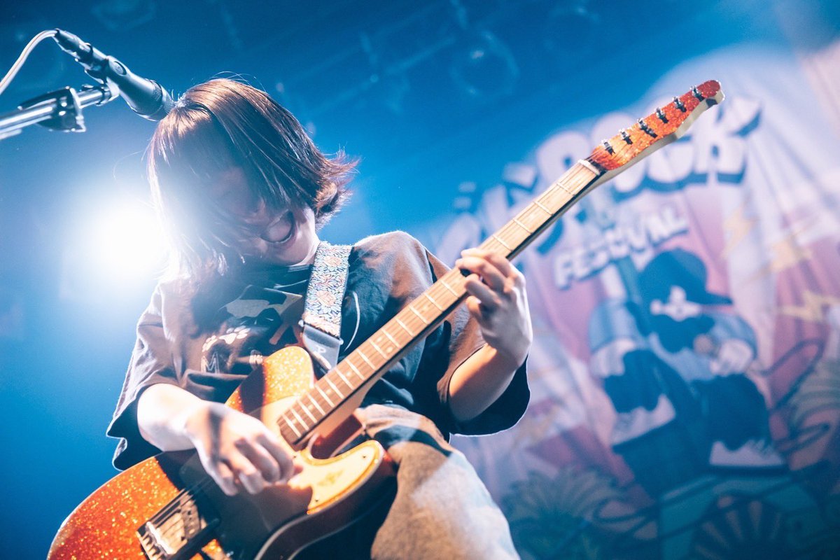 2YOU_MAGAZINE's tweet photo. 【でらロック速レポ】
ネクライトーキー

気をつけろ！ネクライトーキーはいつの間にかそこにいて、ずっといるぞ！去年も今年もきっと来年もいるぞ！ポップが絡まってこんがらがったら名古屋でヘヘイヘイ。マシンガンのリズムで放つ皆殺しのメロディにメロメロ！そういうものでしょう！
#でらロック https://t.co/kEZjpYIFJO