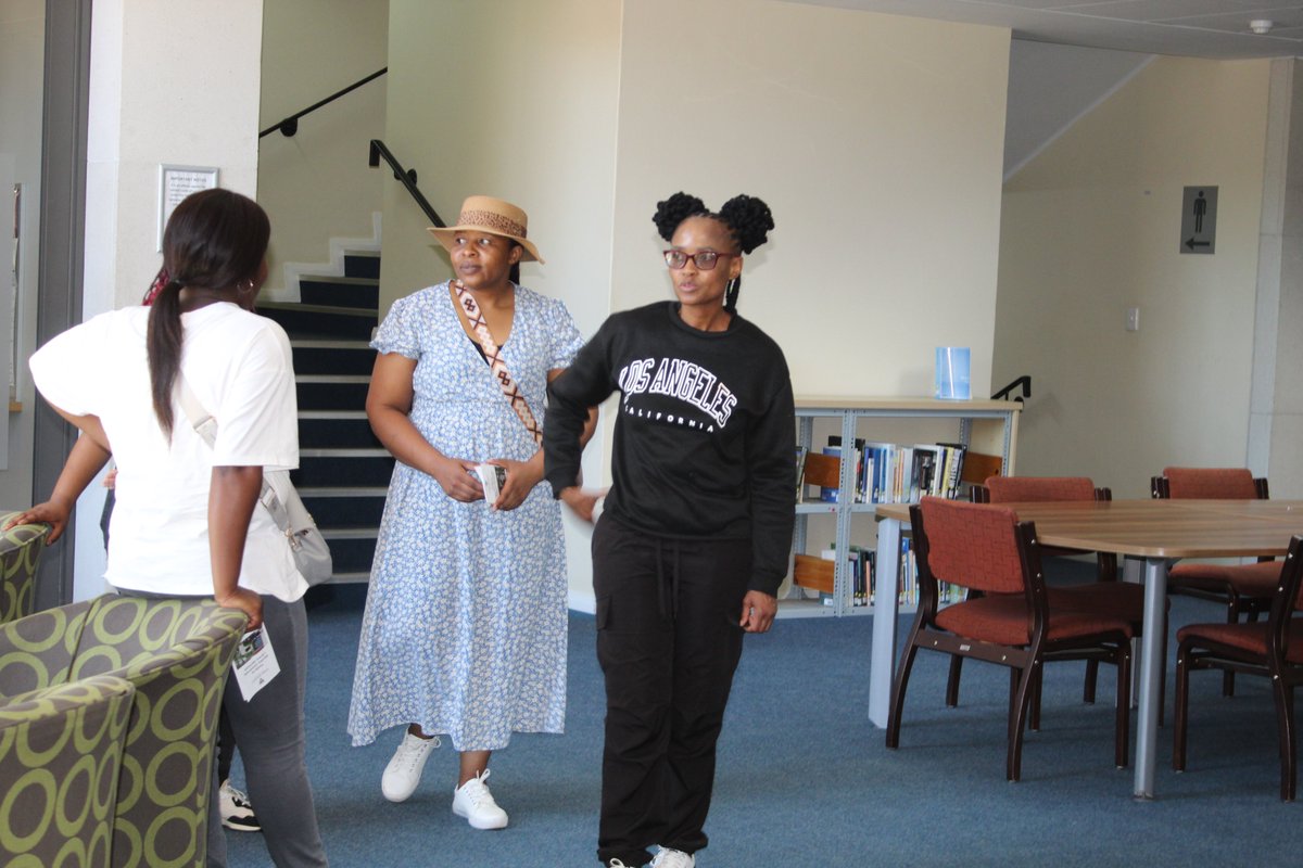 RhodesLibrary's tweet image. Welcome, parents of #RULOweek2025!
Our campus is alive with energy as you explore the heart of student life, the RUL Library! From top resources to cosy study spots, this is where future leaders thrive.
Thanks for your support—it’s key to their success! #WhereLeadersLearn