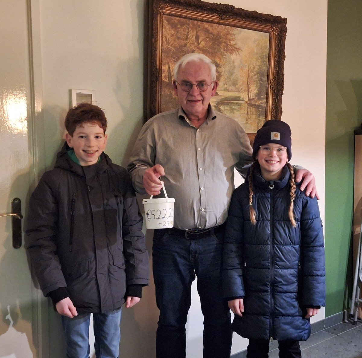 Vandaag de dag vd <a href="/Winterloopbedum/">Bedumer Winterloop</a>. Super trots op "mijn" toppers die €550 opgehaald hebben en onwijs trots op de man in het midden die vandaag met 15 jr winterloop door het miljoen heen zal gaat. Een miljoen!! <a href="/kwf_nl/">KWFKankerbestrijding</a> #bizar <a href="/BakkerHoekstra/">Bakker Hoekstra</a>