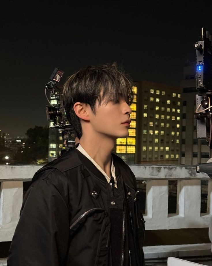 binneul/neulbin short eng au

where neul and bin both have txt stan accs while attending the same college, after moa selca day neul's twt persona and his personal life start to clash