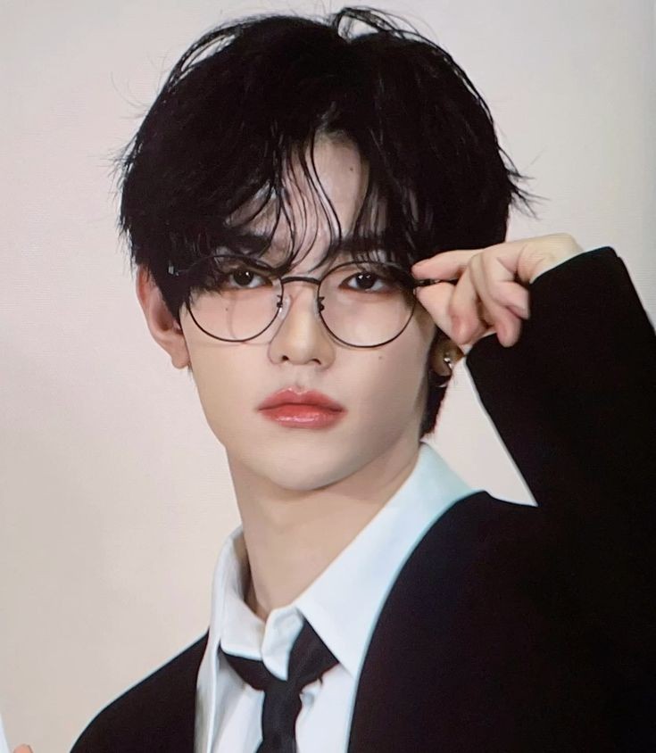 gyubrikclit's tweet photo. binneul/neulbin short eng au

where neul and bin both have txt stan accs while attending the same college, after moa selca day neul's twt persona and his personal life start to clash https://t.co/gtnZG327EF