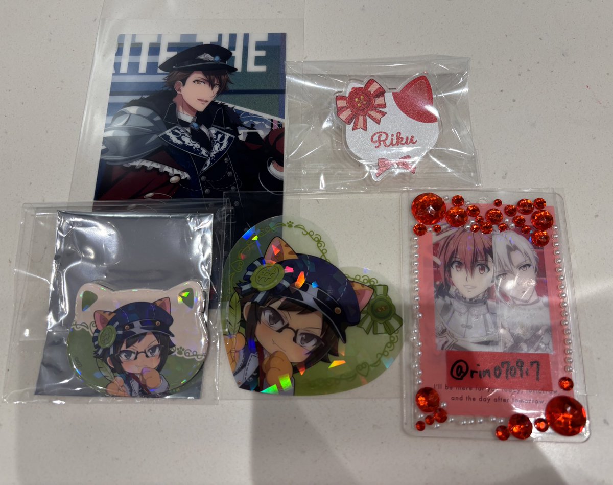 【交換】アイナナ  ナンジャ ビジュカ クリカ ネームバッジ 猫缶バッジ

譲：①ダイカットカード　大和
　　②ビジュアルカード　龍之介
　　③ネームバッジ　陸
　　④猫缶バッジ　大和

求：①陸、ナギ、千（友人分）
　　②陸
　　③天
　　④陸、天

本日梅田手渡し
お気軽にお声がけください。