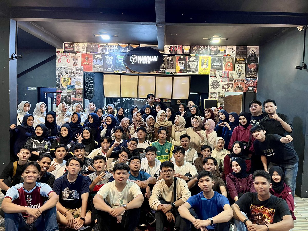 Hmjep_unsil's tweet photo. Hallo sakojo EP!!

First Gathering pada tanggal 25 januari kemarin,sukses terlaksana! bisa ketemu, ngobrol, dan berbagi cerita bareng. 
Semoga momen ini jadi awal dari kebersamaan yang lebih solid!! See u for the next activity 😉✨
 #hmjep
 #universitassiliwangi
#salamkokojo https://t.co/LFrE2HLZAx