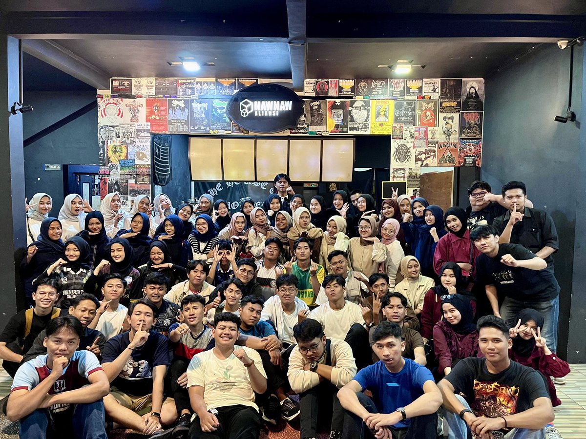 Hmjep_unsil's tweet photo. Hallo sakojo EP!!

First Gathering pada tanggal 25 januari kemarin,sukses terlaksana! bisa ketemu, ngobrol, dan berbagi cerita bareng. 
Semoga momen ini jadi awal dari kebersamaan yang lebih solid!! See u for the next activity 😉✨
 #hmjep
 #universitassiliwangi
#salamkokojo https://t.co/LFrE2HLZAx