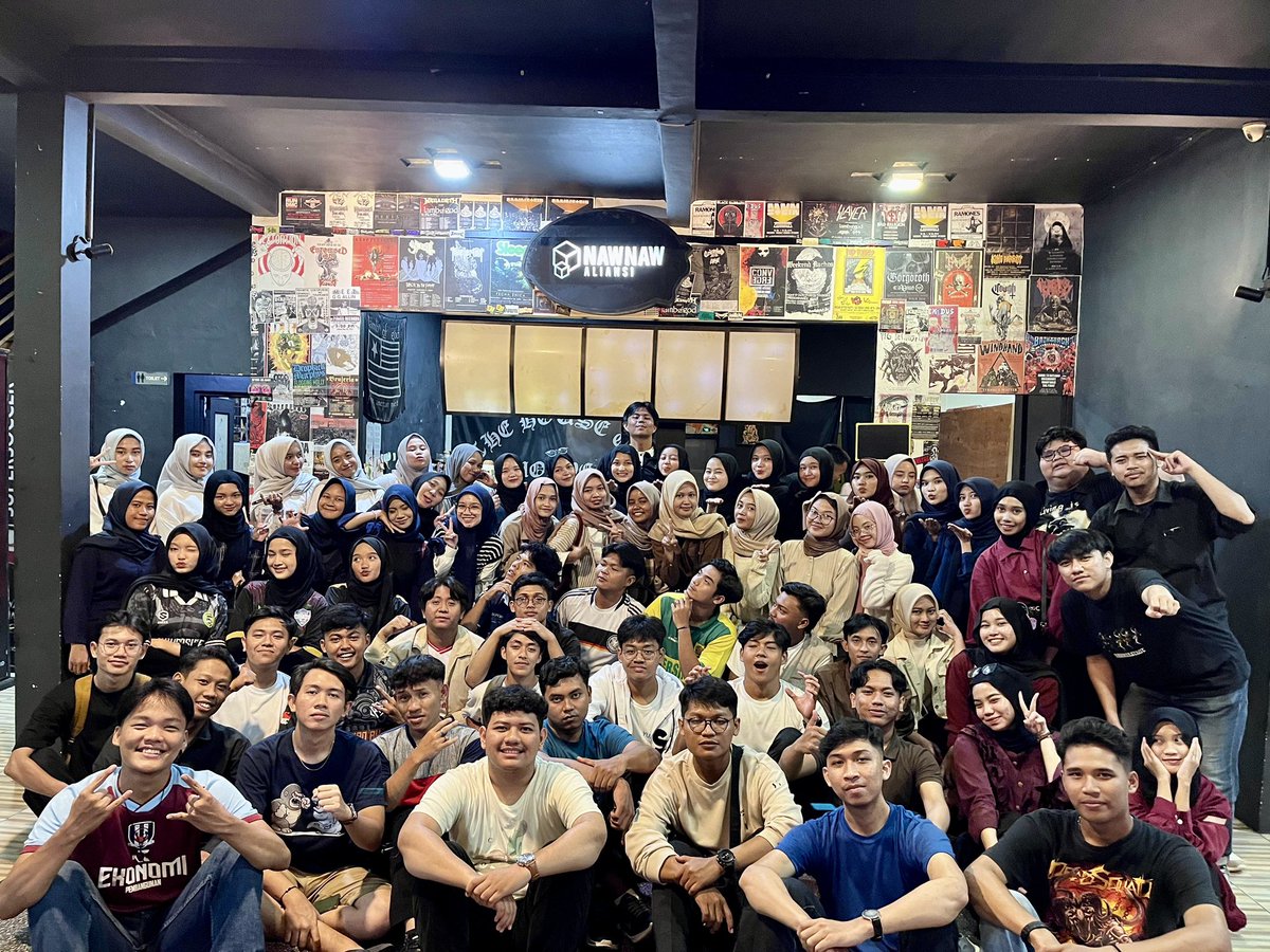 Hmjep_unsil's tweet photo. Hallo sakojo EP!!

First Gathering pada tanggal 25 januari kemarin,sukses terlaksana! bisa ketemu, ngobrol, dan berbagi cerita bareng. 
Semoga momen ini jadi awal dari kebersamaan yang lebih solid!! See u for the next activity 😉✨
 #hmjep
 #universitassiliwangi
#salamkokojo https://t.co/LFrE2HLZAx