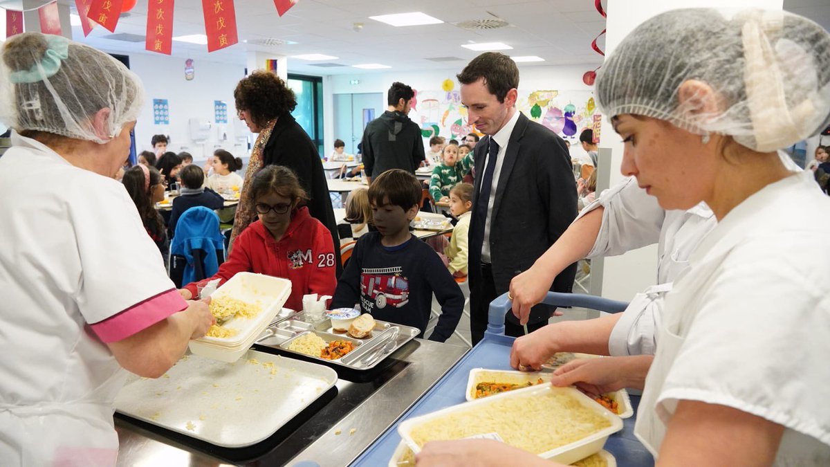 👶🏽 Une journée au côté de nos enfants! 

✅ Visite des crèches municipales avec mon adjointe <a href="/ZazaGillard/">Zaza Gillard</a> . Échanges avec nos professionnelles qui s’occupent avec bienveillance de nos touts petits 

✅ Midi à l’école élémentaire Jules Verne avec mon adjoint <a href="/antoinejouenne/">Antoine Jouenne</a> auprès