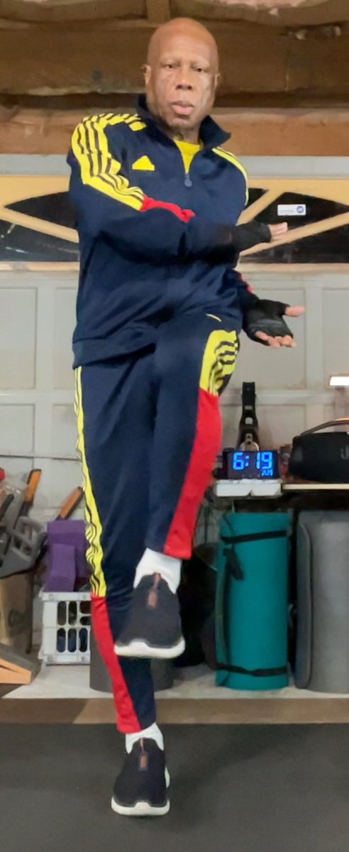 Sexagenarian59's tweet photo. #FitnessForLife #Sexagenarian 1959
For a < 50 gym-rat this’s basic.🥱
#FunctionalMobility for ADLs (Activities of Daily Living) refers to the ability to move btwn diffr positions, e.g., get’n in/outta a🪑, 🛏️, or 🛀, basic SELF-CARE for ADLs.
Aging is mandatory.
🫵🏾 BEST REMEMBER. https://t.co/reWEXNgbqw