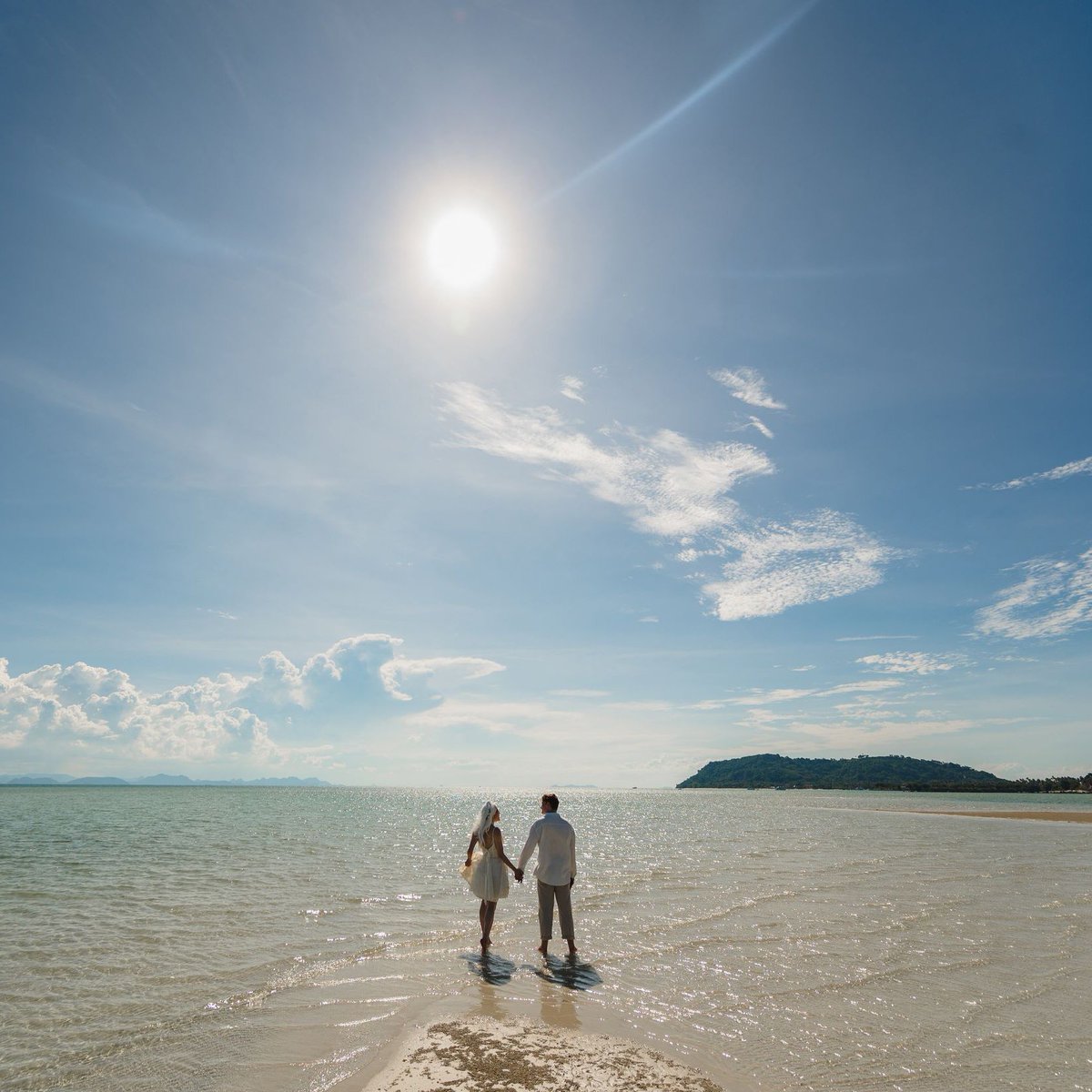 DimasFrolovPhot's tweet image. What could be better than a barefoot stroll on the beach during your honeymoon? Only a stroll with a photographer to capture it all 😉

#lovestoryphoto #couplephotographer #dimasfrolov