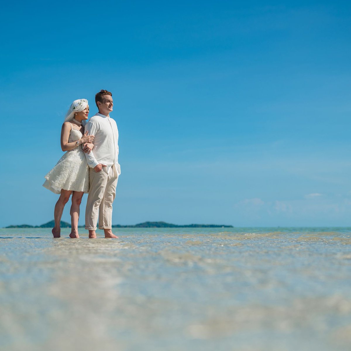 DimasFrolovPhot's tweet image. What could be better than a barefoot stroll on the beach during your honeymoon? Only a stroll with a photographer to capture it all 😉

#lovestoryphoto #couplephotographer #dimasfrolov