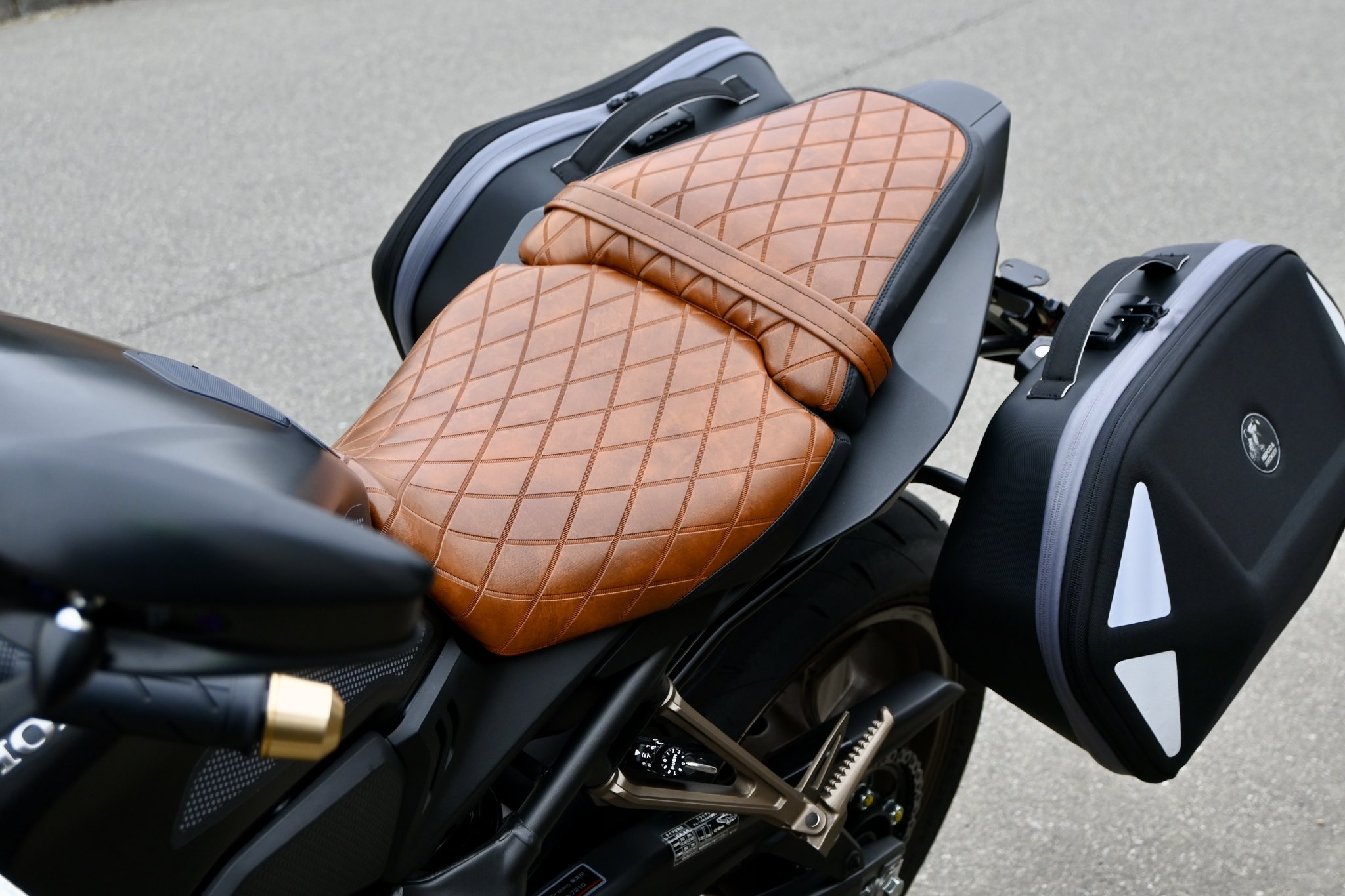 GB350 バイクシート神戸 ブラウン (張り替え作業+色が選べる GB350 バイクシート神戸 ブラウン (張り替え作業+色が選べる