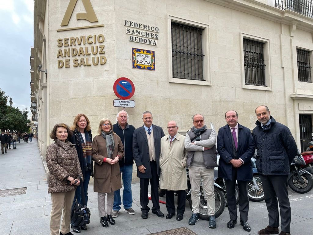 Nuestra delegada, <a href="/amideanr/">Amidea Navarro</a>, ha asistido a la inauguración del azulejo que recuerda que la calle Federico Sánchez Bedoya se llamó hasta el año 1900 calle de Bayona

Iniciativa promovida por la <a href="/AsociacionPisan/">Asociación Pisano</a> en colaboración con el <a href="/Ayto_Sevilla/">Ayuntamiento de Sevilla</a>  y el patrocinio de particulares