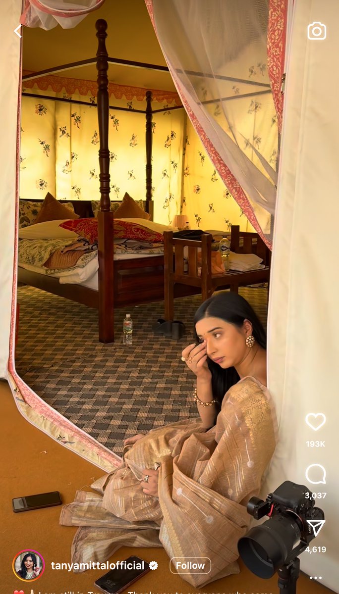 अभी पता चला है की ये मोहतरमा भगदड़ के समय 
अपने पाँच सितारा टेंट में सो रही थी 

<a href="/Uppolice/">UP POLICE</a> <a href="/uptourismgov/">UP Tourism</a> कृपया अफवाह उड़ाने के आरोप में तान्या मित्तल के ख़िलाफ़ कानूनी कार्यवायी की जाए