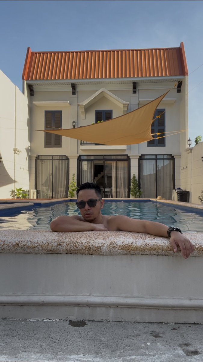 thebalcony82's tweet photo. tara swimming na!!! @villabeatrizprivateresort https://t.co/yvfzJIDgZu